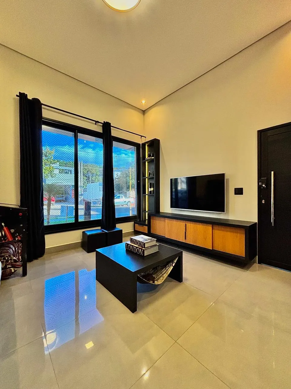 Casa Térrea Mobiliada à Venda com 3 amplos dormitórios sendo 1 suíte e área gourmet com churrasqueira, 137m² em um terreno de 200m² no Condomínio Reserva Ipanema em Sorocaba/SP