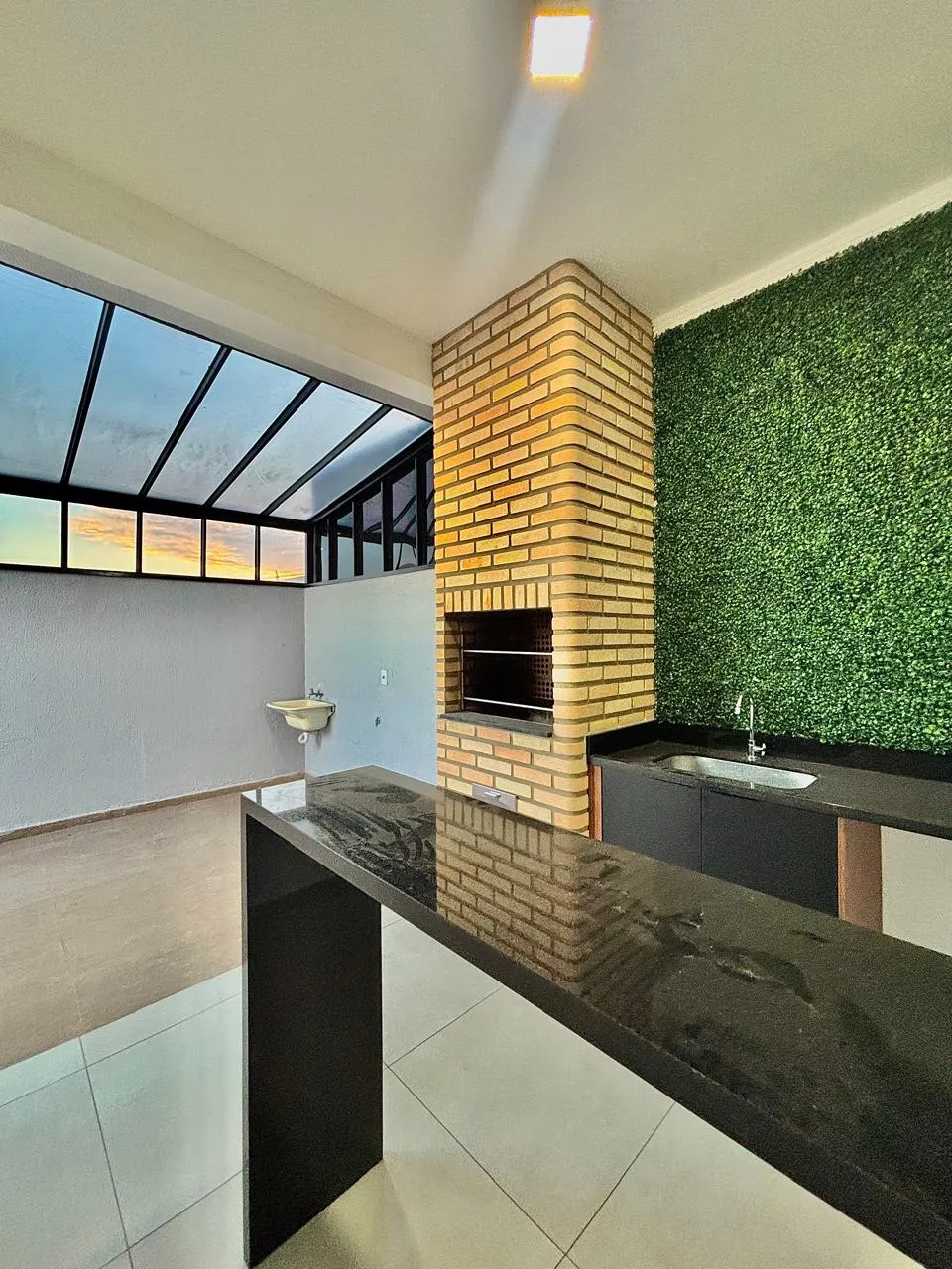 Casa Térrea à Venda com 3 dormitórios sendo 1 suíte e ampla área gourmet com churrasqueira, 100m² em um terreno de 152m² no Condomínio Horto Florestal Villagio em Sorocaba/SP