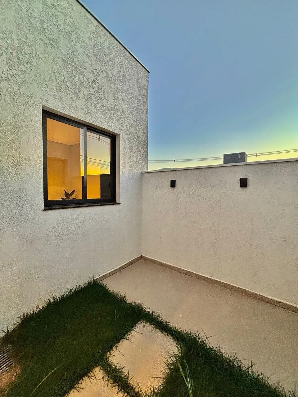 Casa Térrea Moderna à Venda com 3 dormitórios sendo 1 suíte e amplo gourmet com churrasqueira, 115m² em um terreno de 155m² no Condomínio Horto Florestal Villagio em Sorocaba/SP