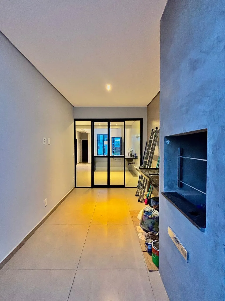 Casa Térrea Moderna à Venda com 3 dormitórios sendo 1 suíte e amplo gourmet com churrasqueira, 115m² em um terreno de 155m² no Condomínio Horto Florestal Villagio em Sorocaba/SP