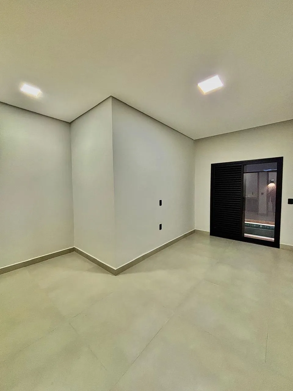 Casa Térrea à Venda com 3 dormitórios sendo 1 suíte e área gourmet com piscina, 115m² em um terreno de 151m² no Condomínio Horto Florestal Villagio em Sorocaba/SP