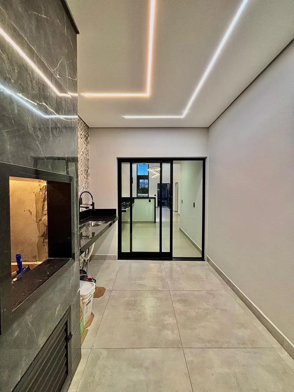 Casa Térrea à Venda com 3 dormitórios sendo 1 suíte e área gourmet com piscina, 115m² em um terreno de 151m² no Condomínio Horto Florestal Villagio em Sorocaba/SP