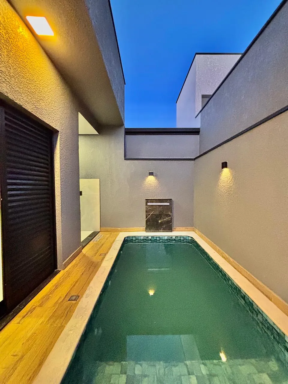 Casa Térrea à Venda com 3 dormitórios sendo 1 suíte e área gourmet com piscina, 115m² em um terreno de 151m² no Condomínio Horto Florestal Villagio em Sorocaba/SP