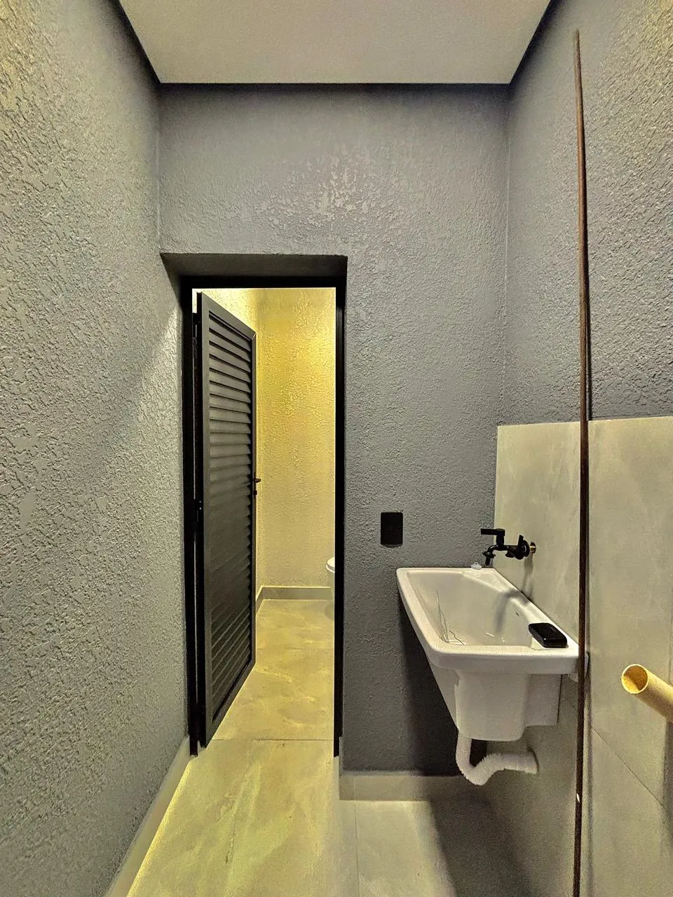 Casa Térrea à Venda com 3 dormitórios sendo 1 suíte e área gourmet com piscina, 115m² em um terreno de 151m² no Condomínio Horto Florestal Villagio em Sorocaba/SP