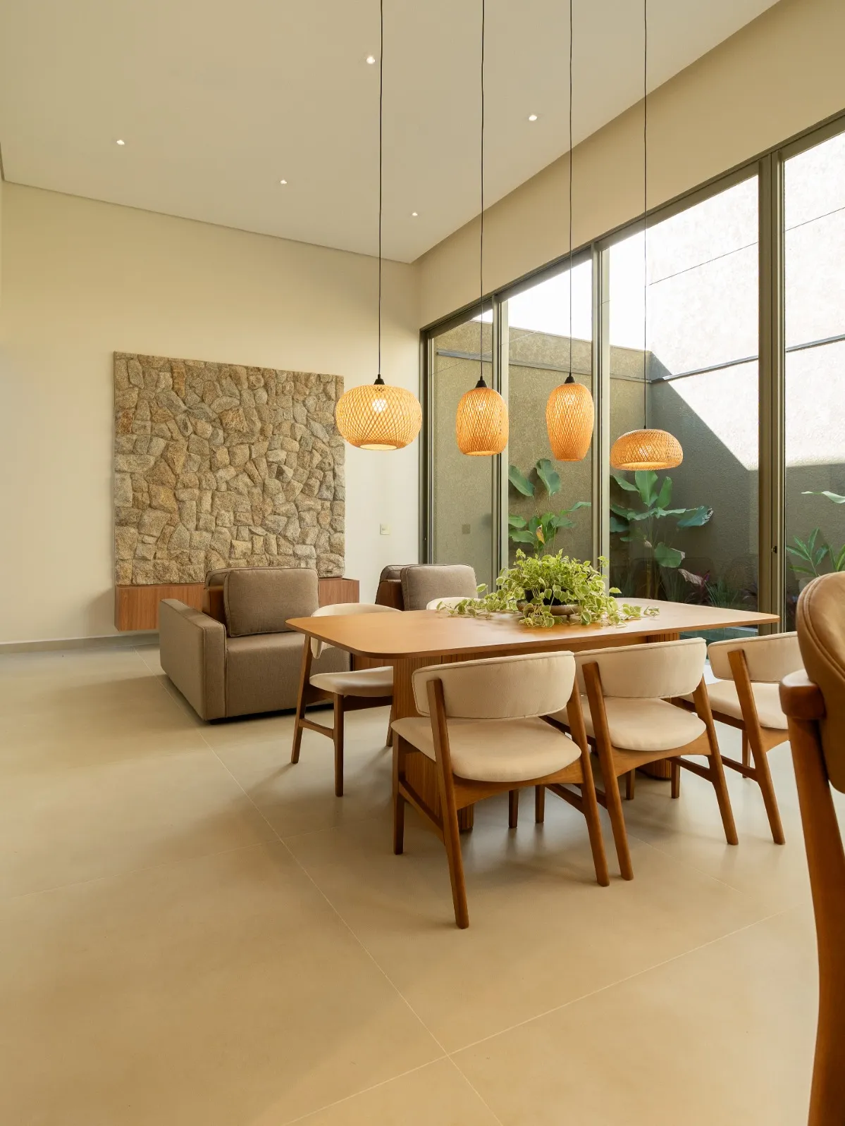 Casa à Venda com 3 suítes sendo 1 master e área gourmet com piscina, 205m² em um terreno de 312m² no Condomínio Belvedere 1 em Votorantim/SP