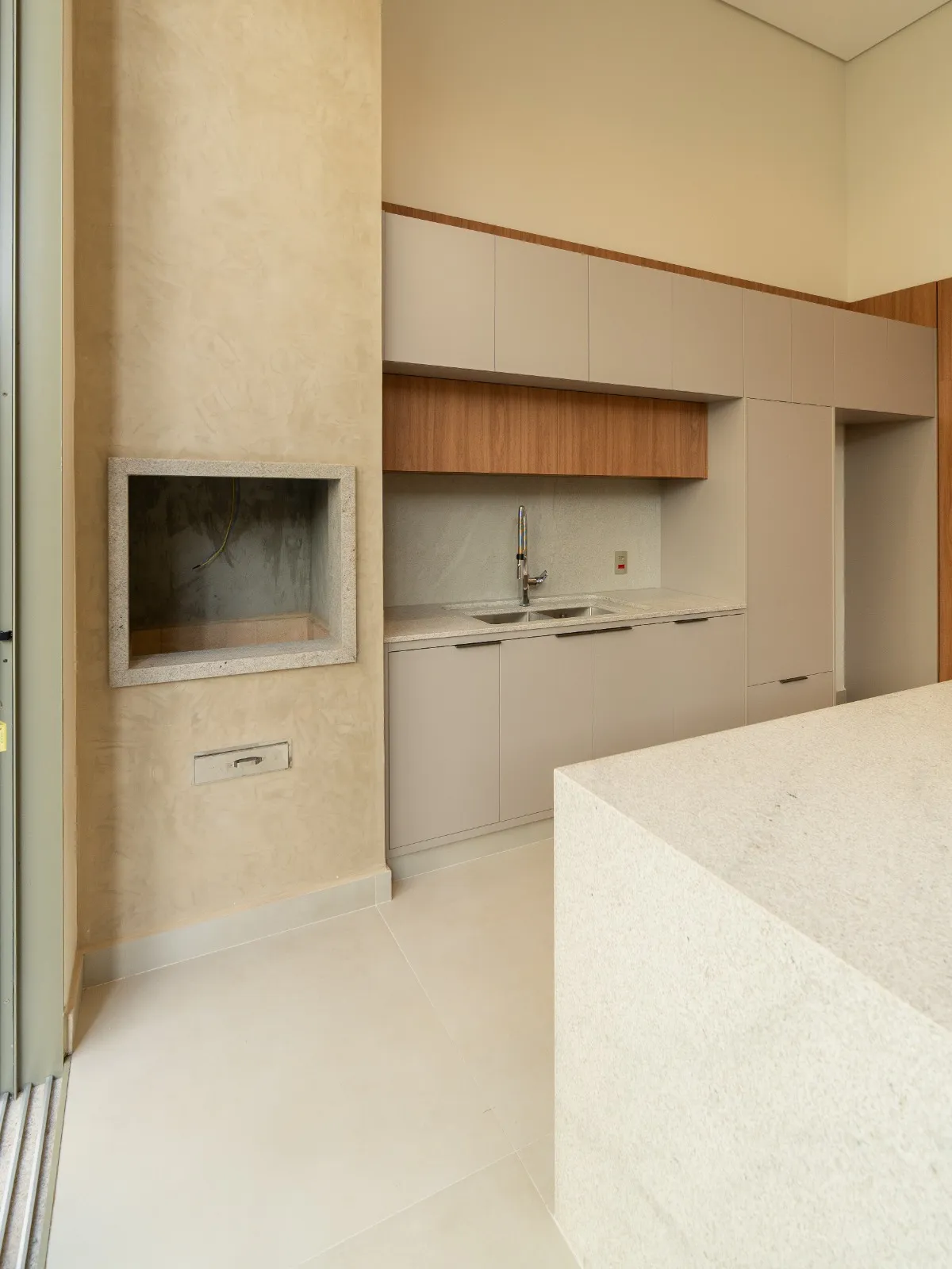 Casa à Venda com 3 suítes sendo 1 master e área gourmet com piscina, 205m² em um terreno de 312m² no Condomínio Belvedere 1 em Votorantim/SP