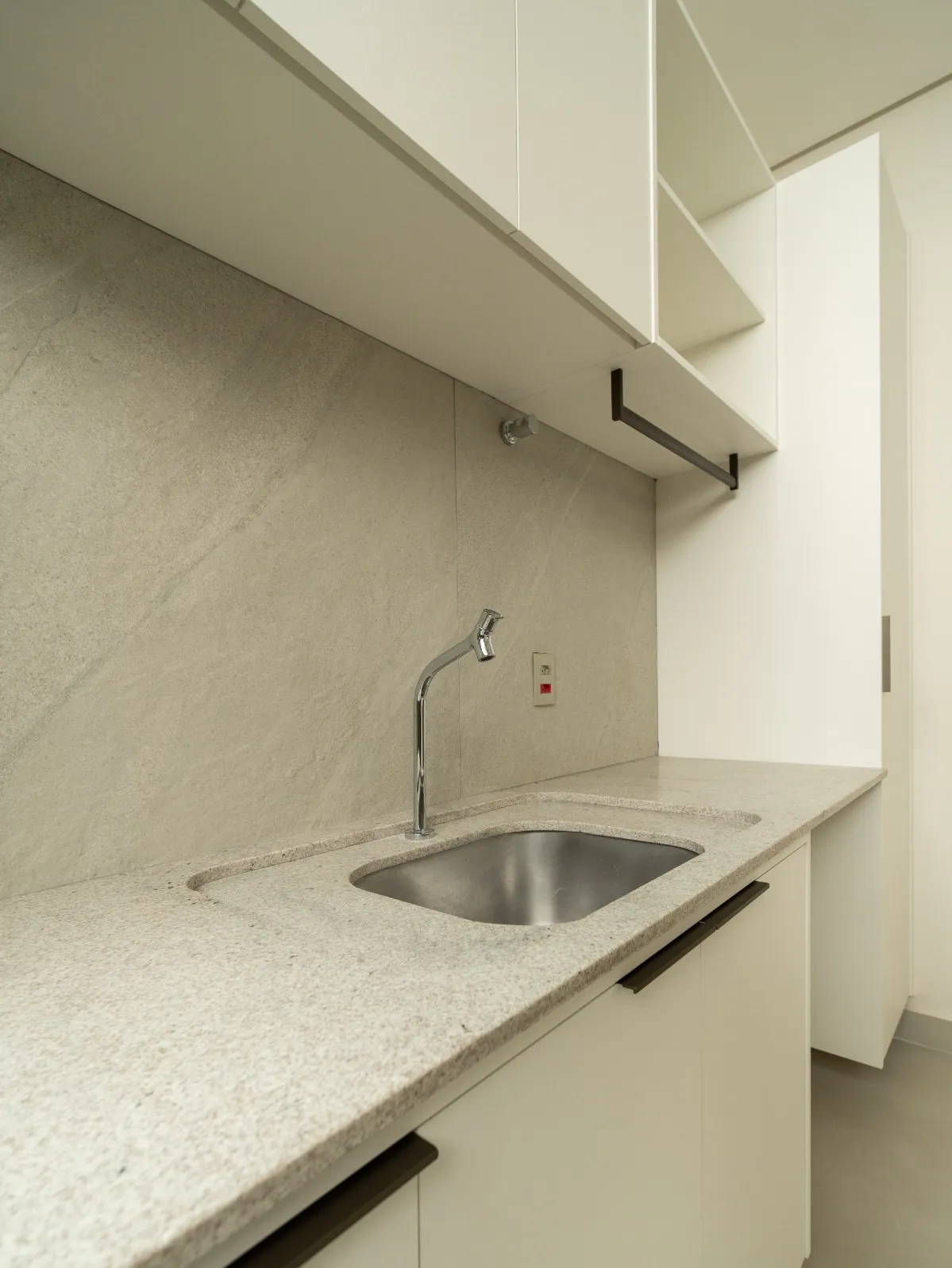Casa à Venda com 3 suítes sendo 1 master e área gourmet com piscina, 205m² em um terreno de 312m² no Condomínio Belvedere 1 em Votorantim/SP