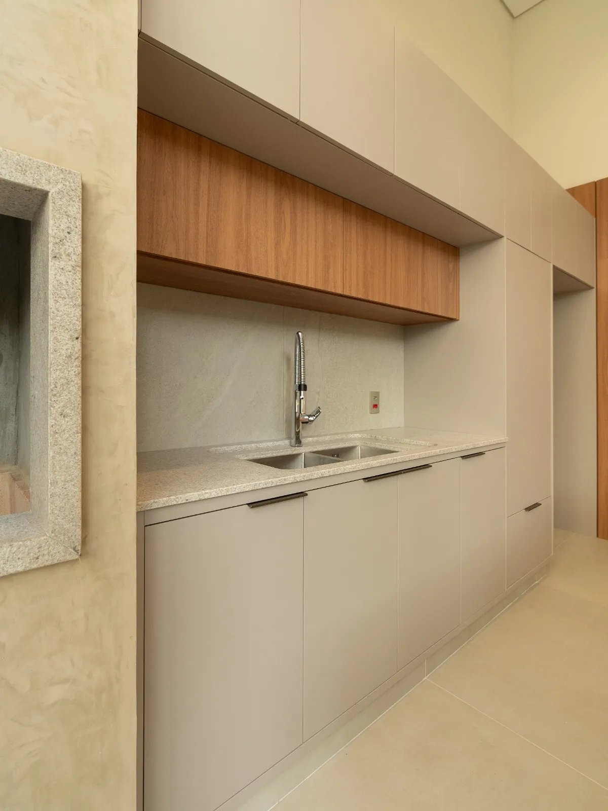 Casa à Venda com 3 suítes sendo 1 master e área gourmet com piscina, 205m² em um terreno de 312m² no Condomínio Belvedere 1 em Votorantim/SP