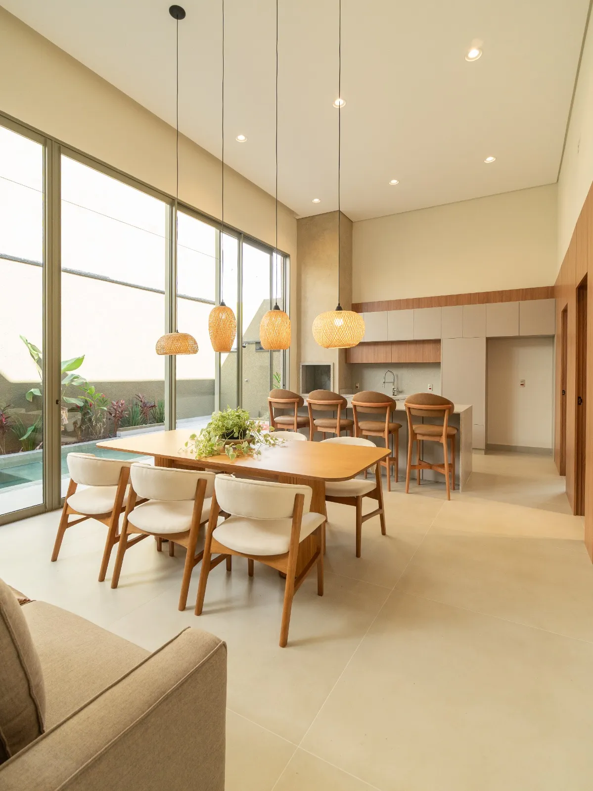 Casa à Venda com 3 suítes sendo 1 master e área gourmet com piscina, 205m² em um terreno de 312m² no Condomínio Belvedere 1 em Votorantim/SP