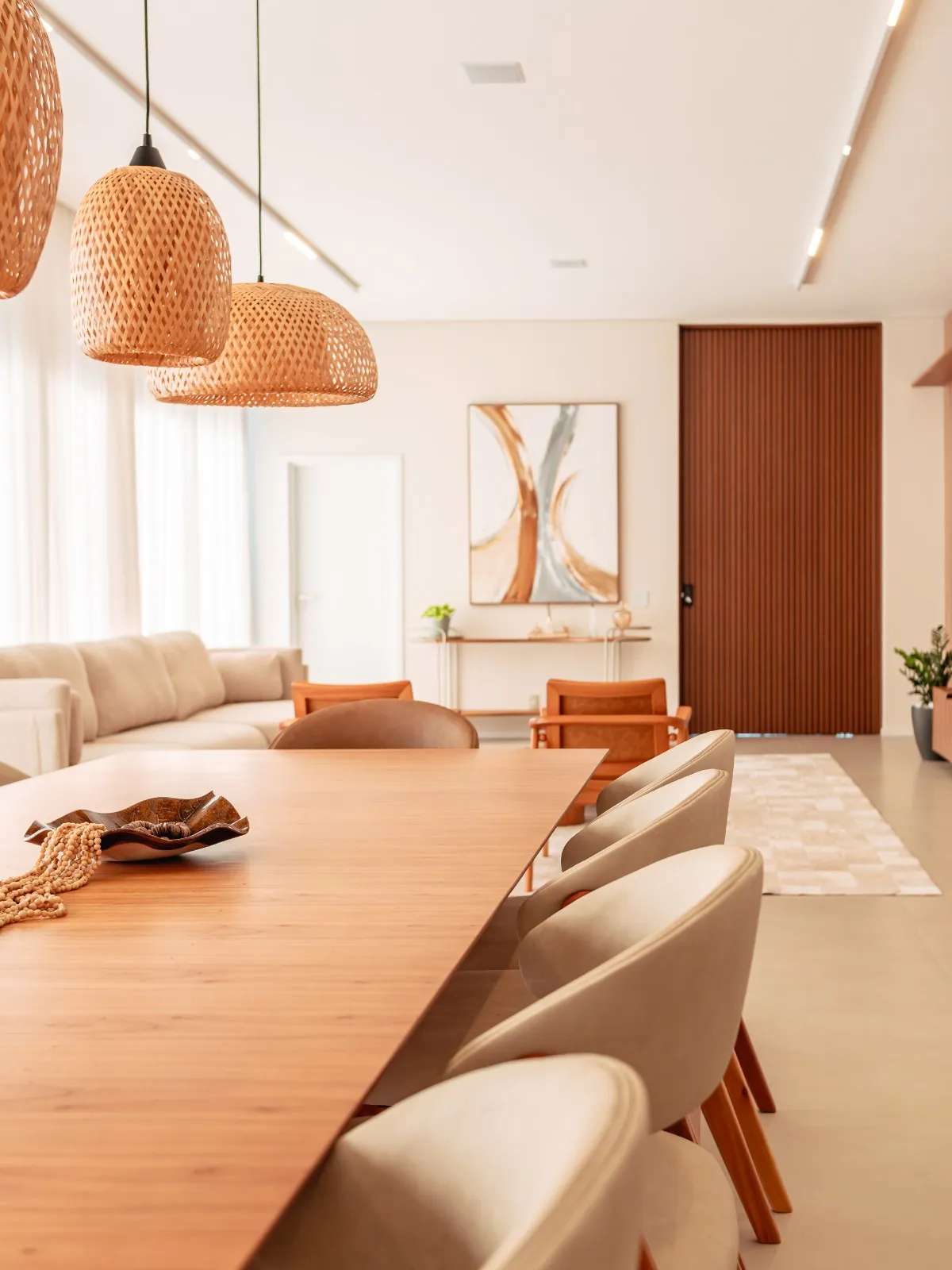 Casa de Alto Padrão à Venda com 3 ampla suítes sendo 1 master, área gourmet com piscina, 375m² em um terreno de 1000m² no Condomínio Fazenda Jequitibá em Sorocaba/SP