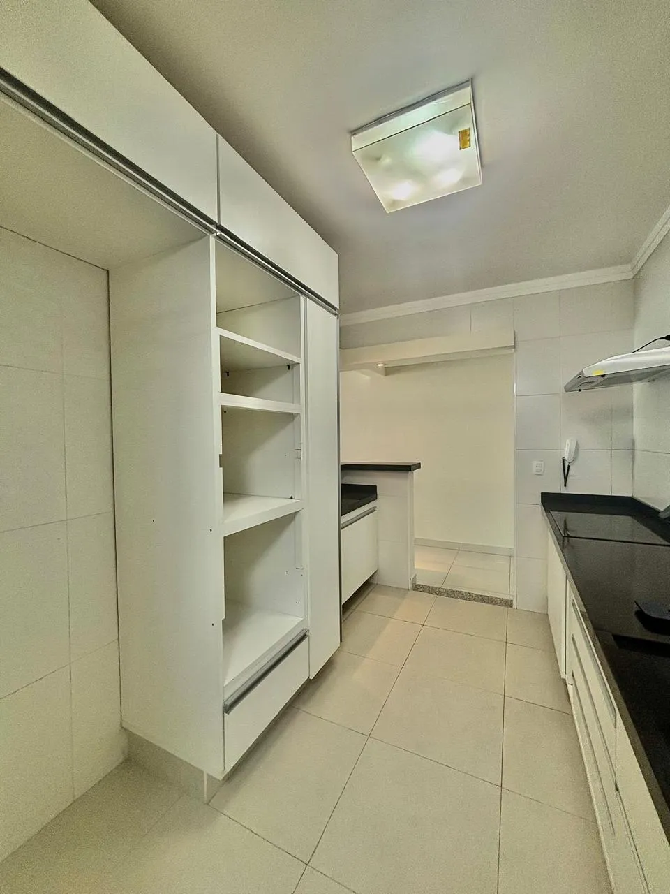 Apartamento Mobiliado para Locação com 3 suítes e ampla área social com varanda gourmet, 136m² no Condomínio Edifício Montanhan em Sorocaba/SP