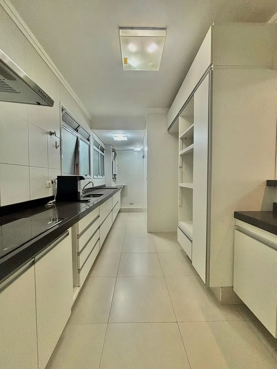 Apartamento Mobiliado para Locação com 3 suítes e ampla área social com varanda gourmet, 136m² no Condomínio Edifício Montanhan em Sorocaba/SP