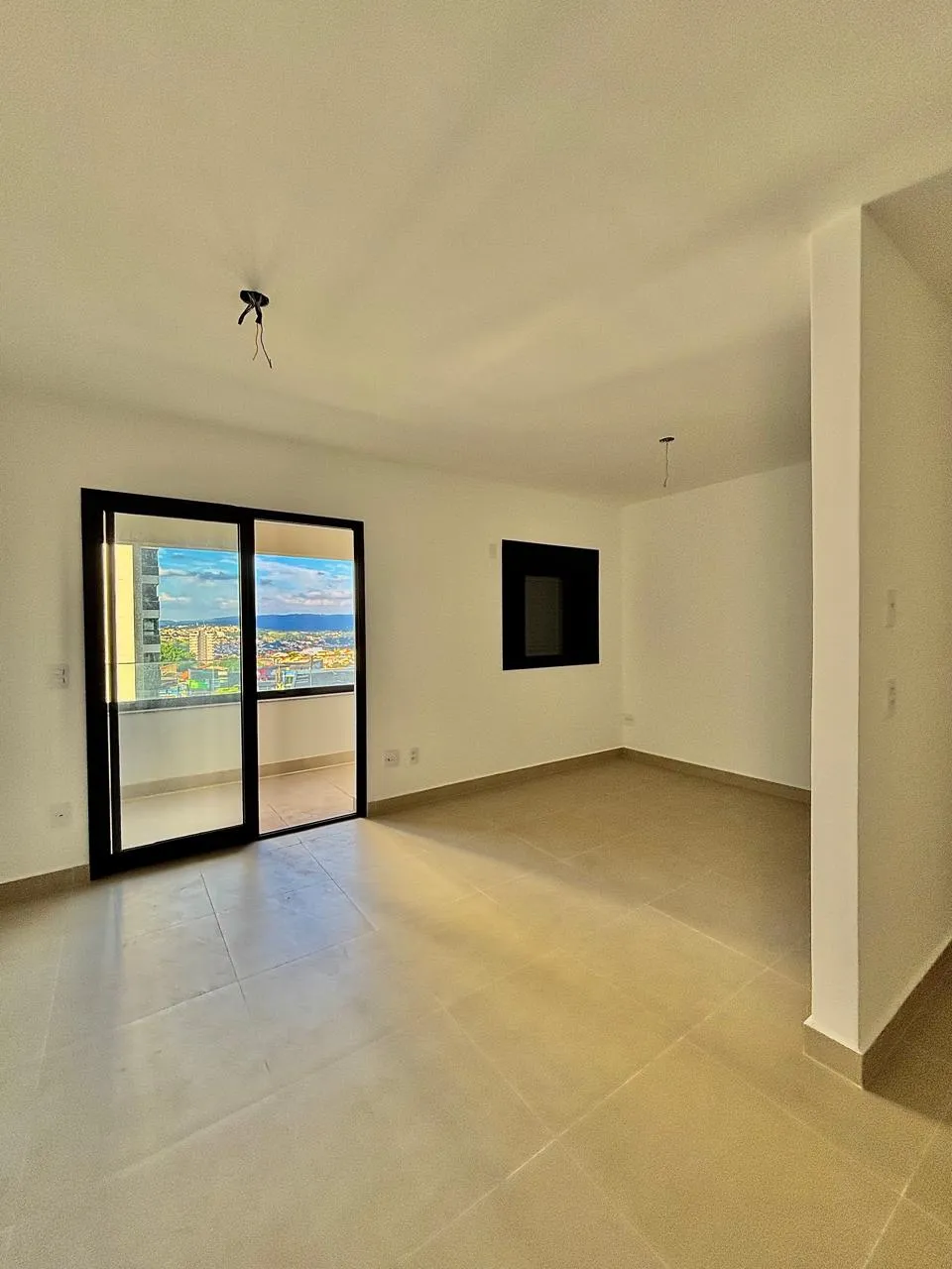 Apartamento à Venda com 1 suíte com closet e varanda gourmet com churrasqueira, 47m² no Condomínio Edifício Mandarim Campolim em Sorocaba/SP