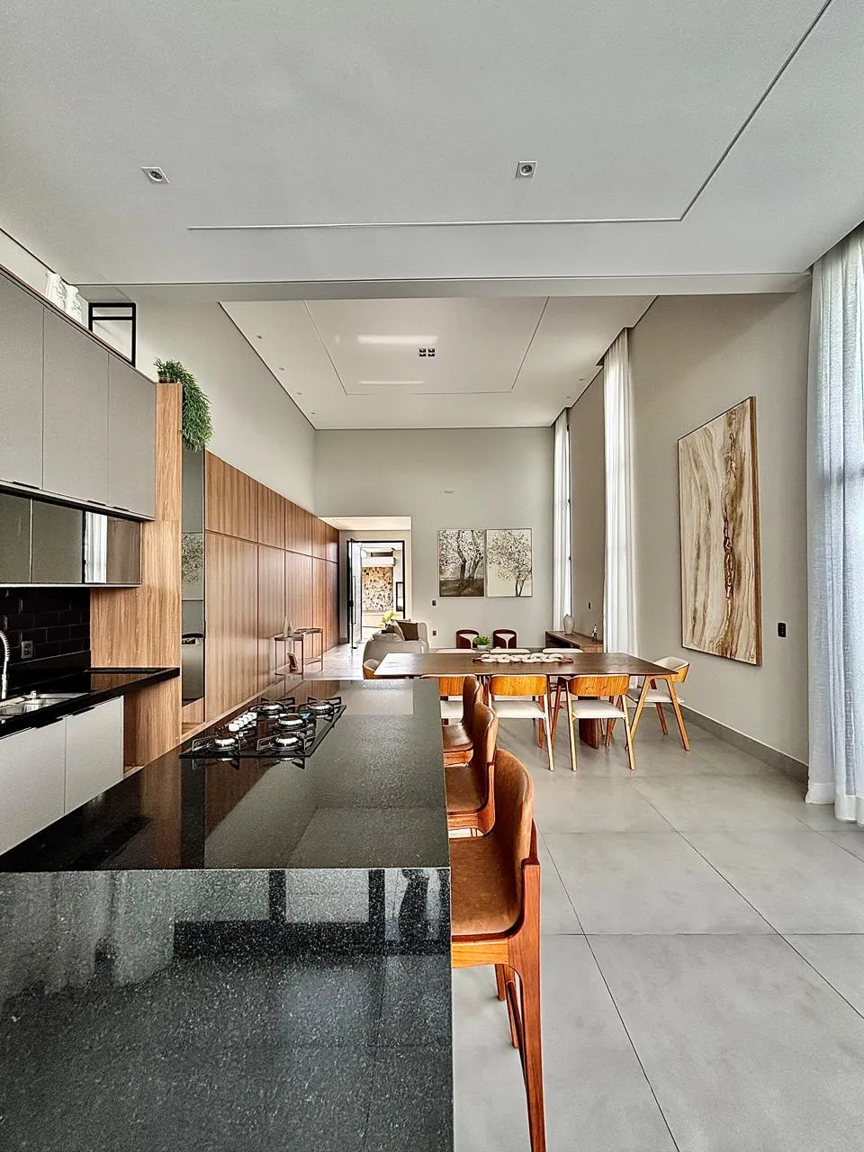Casa Mobiliada à Venda com 3 suítes, escritório e área gourmet com piscina, 239m² em um terreno de 450m² no Alphaville Nova Esplanada 4 em Votorantim/SP