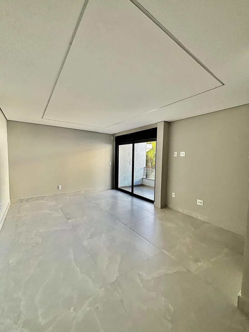Casa Térrea à Venda com 5 suítes, área gourmet com piscina e amplo gramado, 630m² em um terreno de 1.000m² no Condomínio Fazenda Imperial em Sorocaba/SP