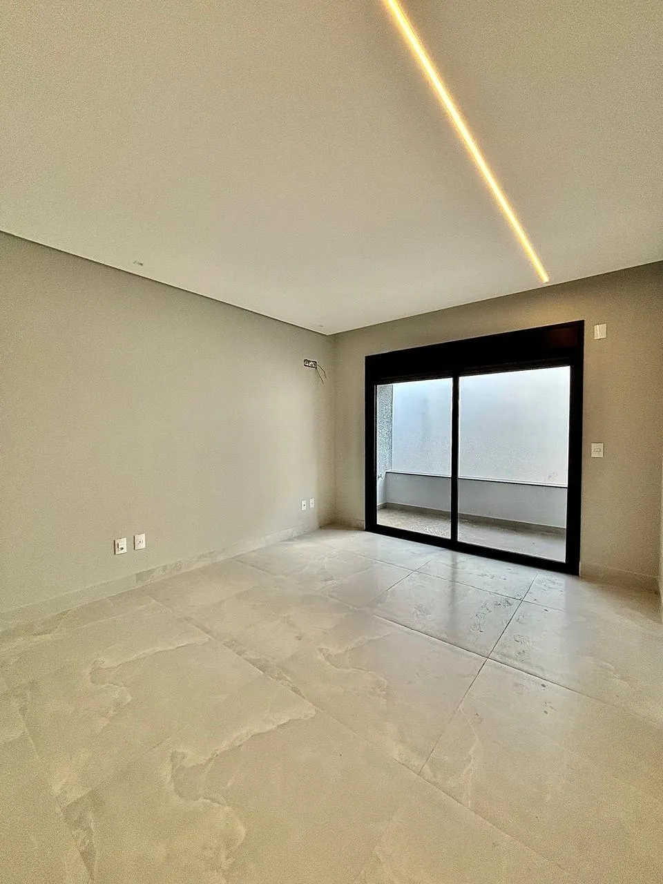 Casa Térrea à Venda com 5 suítes, área gourmet com piscina e amplo gramado, 630m² em um terreno de 1.000m² no Condomínio Fazenda Imperial em Sorocaba/SP