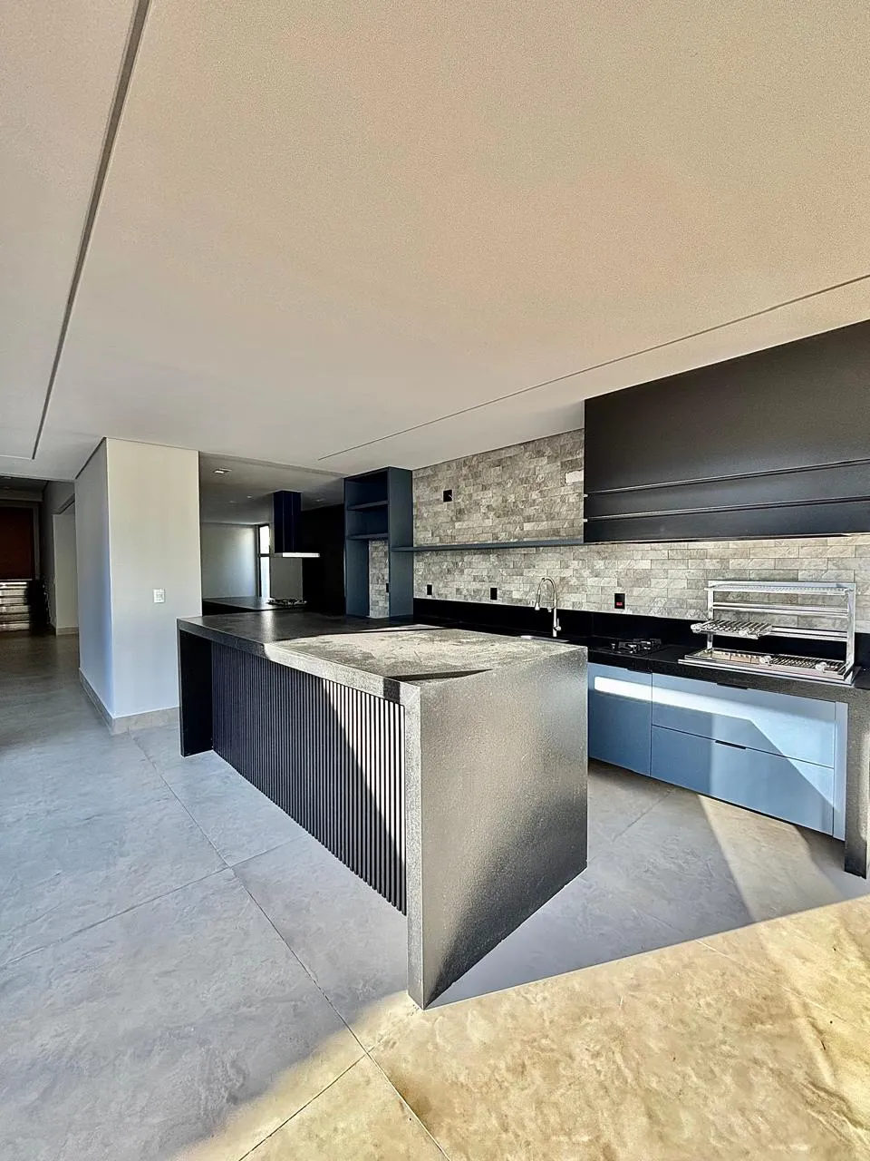 Casa Térrea à Venda com 5 suítes, área gourmet com piscina e amplo gramado, 630m² em um terreno de 1.000m² no Condomínio Fazenda Imperial em Sorocaba/SP