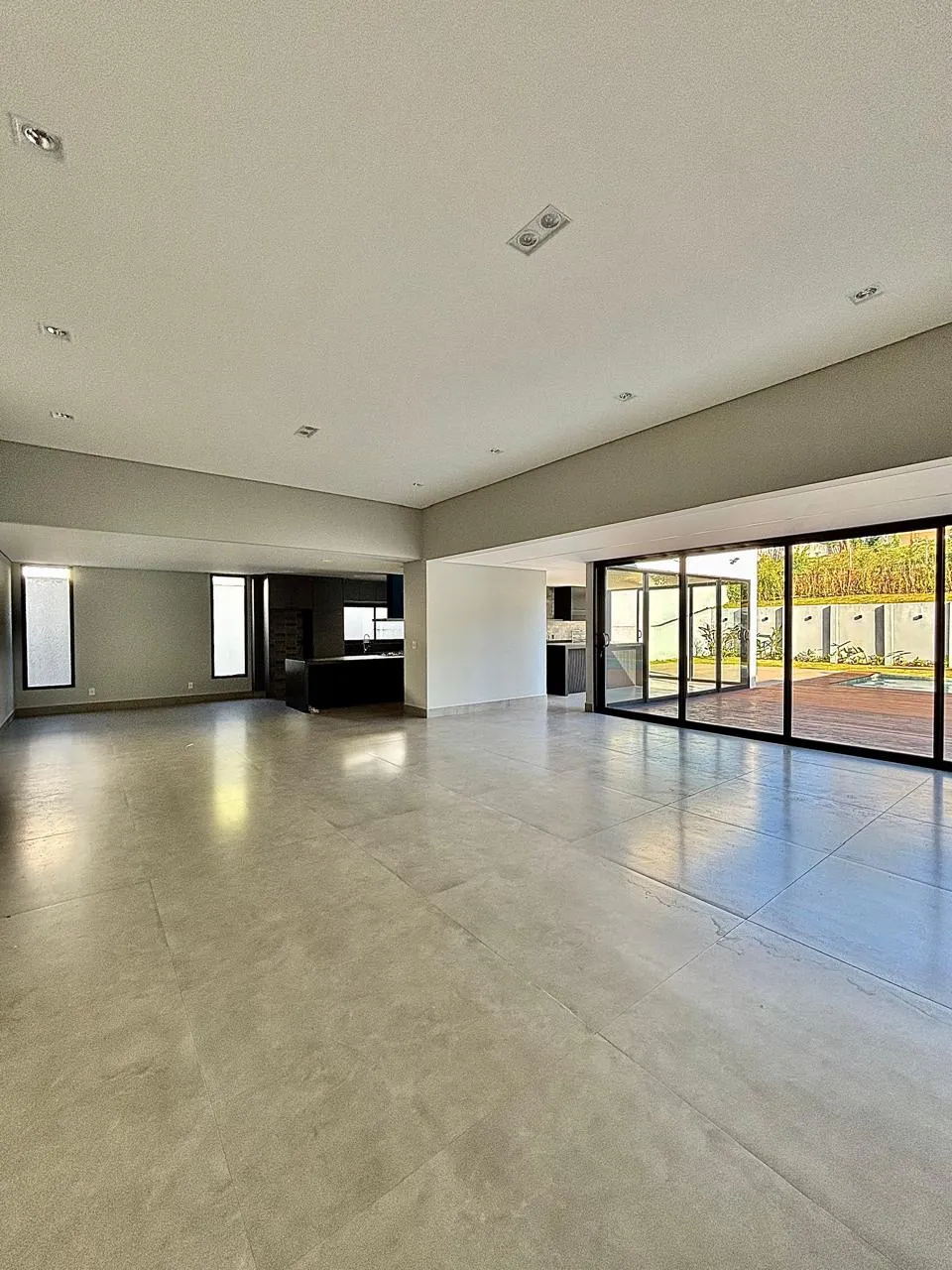 Casa Térrea à Venda com 5 suítes, área gourmet com piscina e amplo gramado, 630m² em um terreno de 1.000m² no Condomínio Fazenda Imperial em Sorocaba/SP