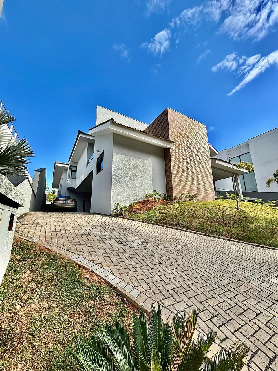 Casa Térrea à Venda com 5 suítes, área gourmet com piscina e amplo gramado, 630m² em um terreno de 1.000m² no Condomínio Fazenda Imperial em Sorocaba/SP