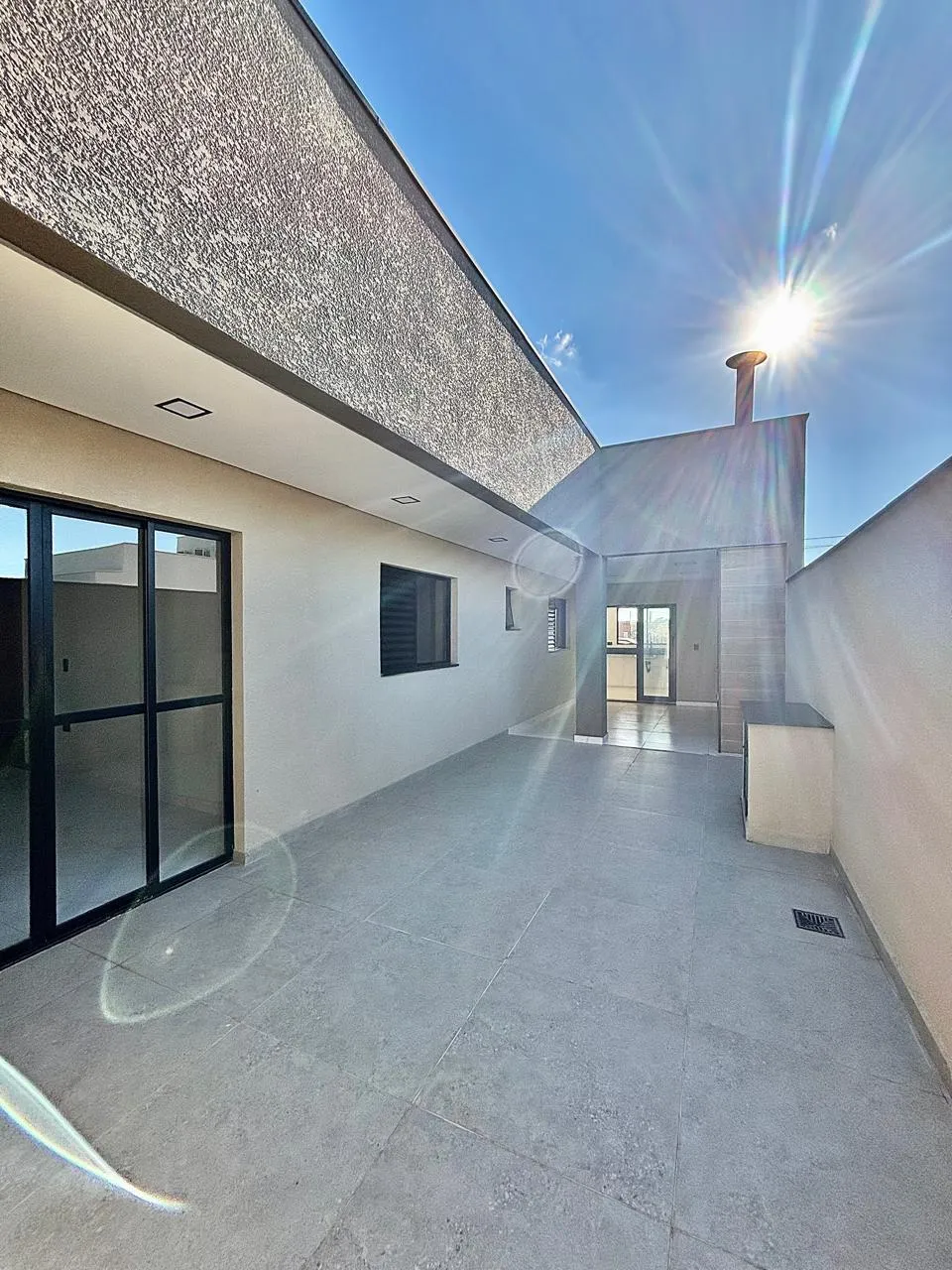 Casa Térrea à Venda com 3 dormitórios sendo 1 suíte e área gourmet com churrasqueira, 140m² em um terreno de 200m² no Condomínio Villagio Wanel em Sorocaba/SP