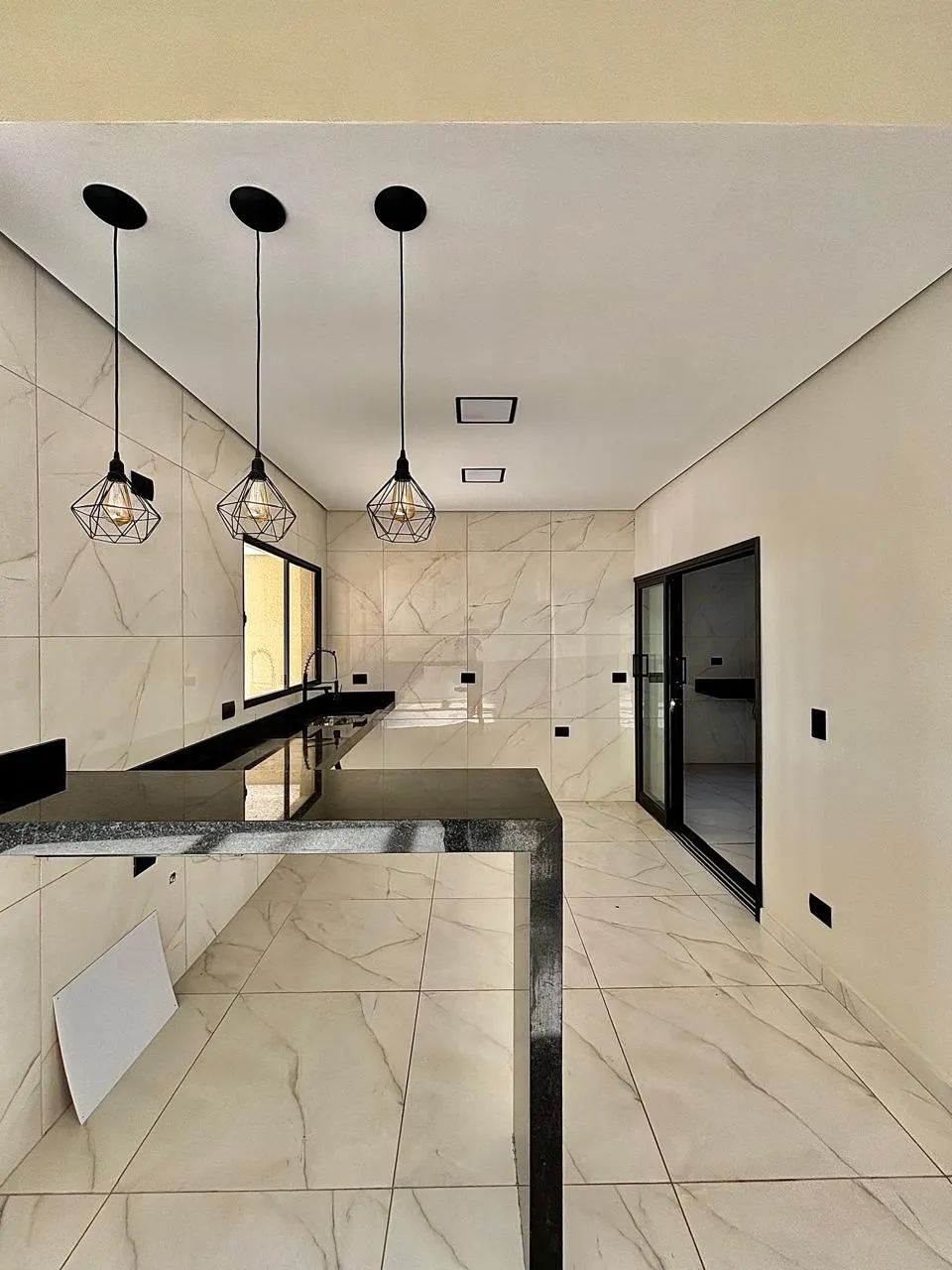 Casa Térrea à Venda com 3 dormitórios sendo 1 suíte e área gourmet com churrasqueira, 140m² em um terreno de 200m² no Condomínio Villagio Wanel em Sorocaba/SP