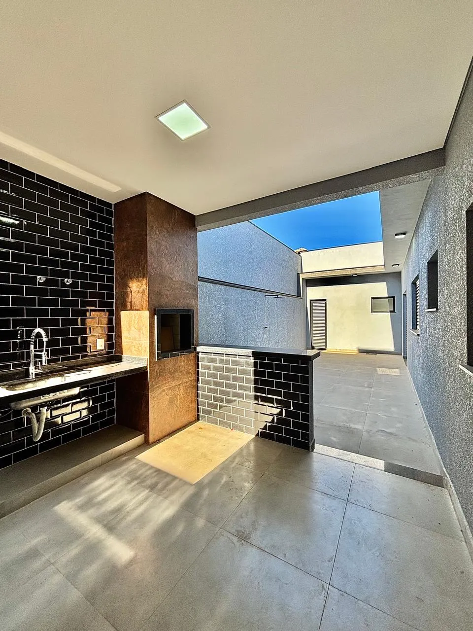 Casa Térrea à Venda com 3 dormitórios sendo 1 suíte e área gourmet com churrasqueira, 132m² em um terreno de 200m² no Condomínio Villagio Wanel em Sorocaba/SP