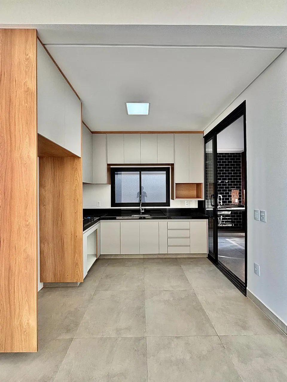 Casa Térrea à Venda com 3 dormitórios sendo 1 suíte e área gourmet com churrasqueira, 132m² em um terreno de 200m² no Condomínio Villagio Wanel em Sorocaba/SP