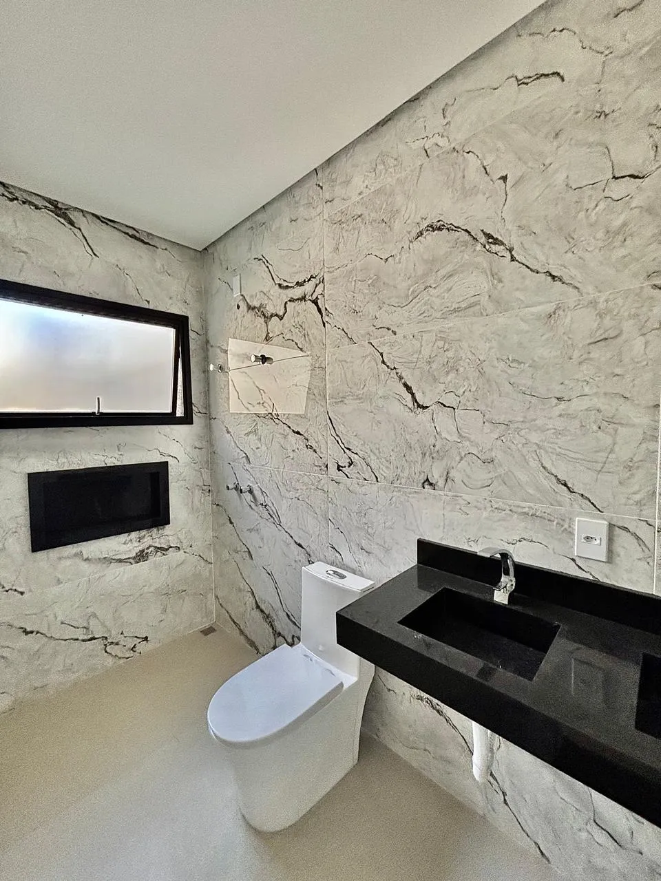 Casa Térrea à Venda com 3 dormitórios sendo 1 suíte e ampla área gourmet com churrasqueira, 135m² em um terreno de 200m² no Condomínio Villagio Wanel em Sorocaba/SP