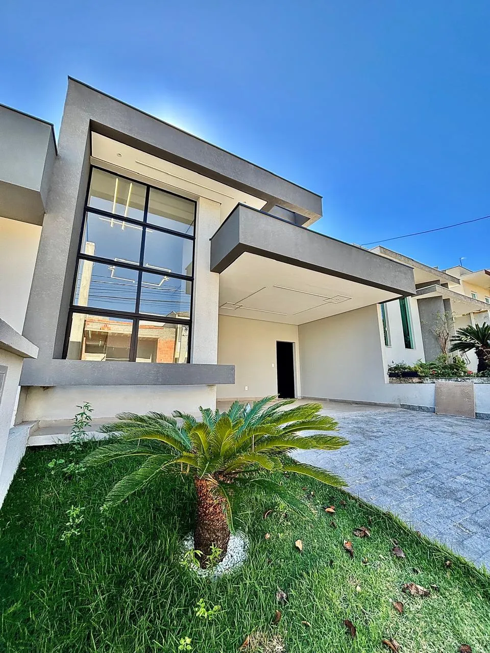 Casa Térrea à Venda com 3 dormitórios sendo 1 suíte e ampla área gourmet com piscina, 133m² em um terreno de 200m² no Condomínio Villagio Milano em Sorocaba/SP