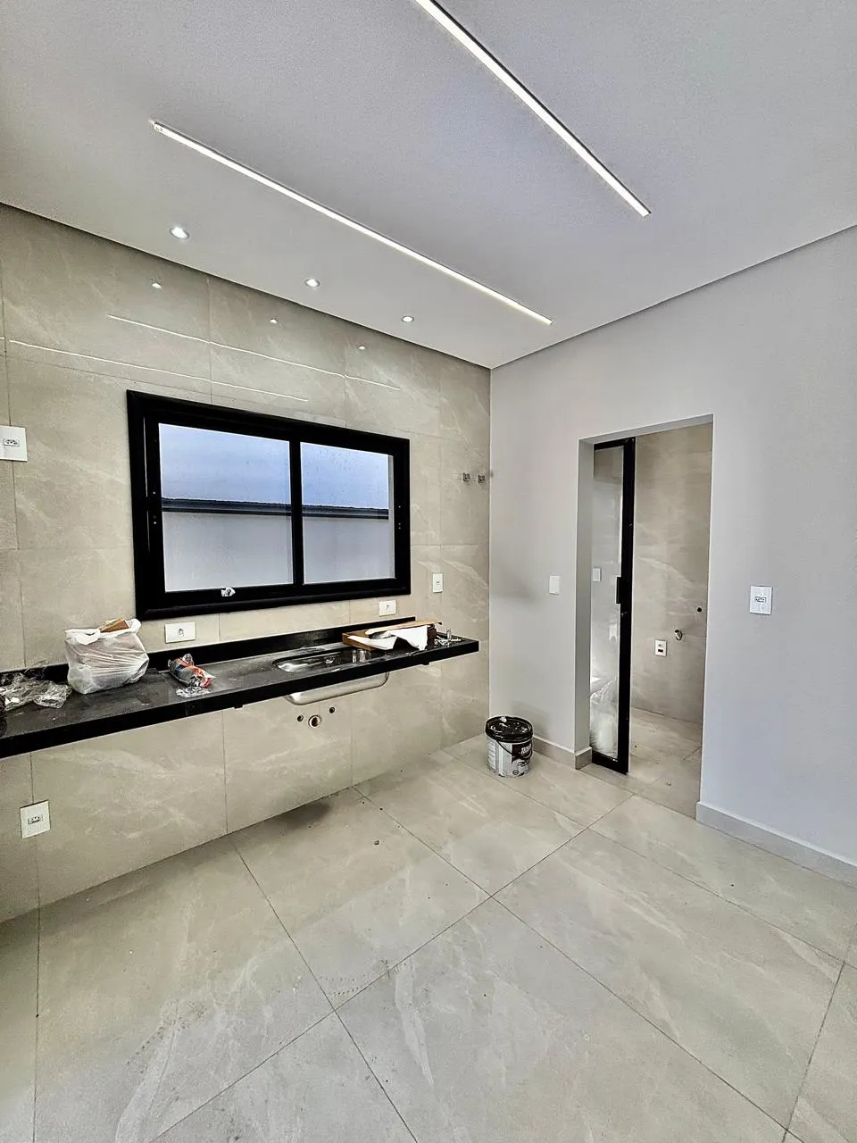 Casa Térrea à Venda com 3 dormitórios sendo 1 suíte e ampla área gourmet com piscina, 133m² em um terreno de 200m² no Condomínio Villagio Milano em Sorocaba/SP