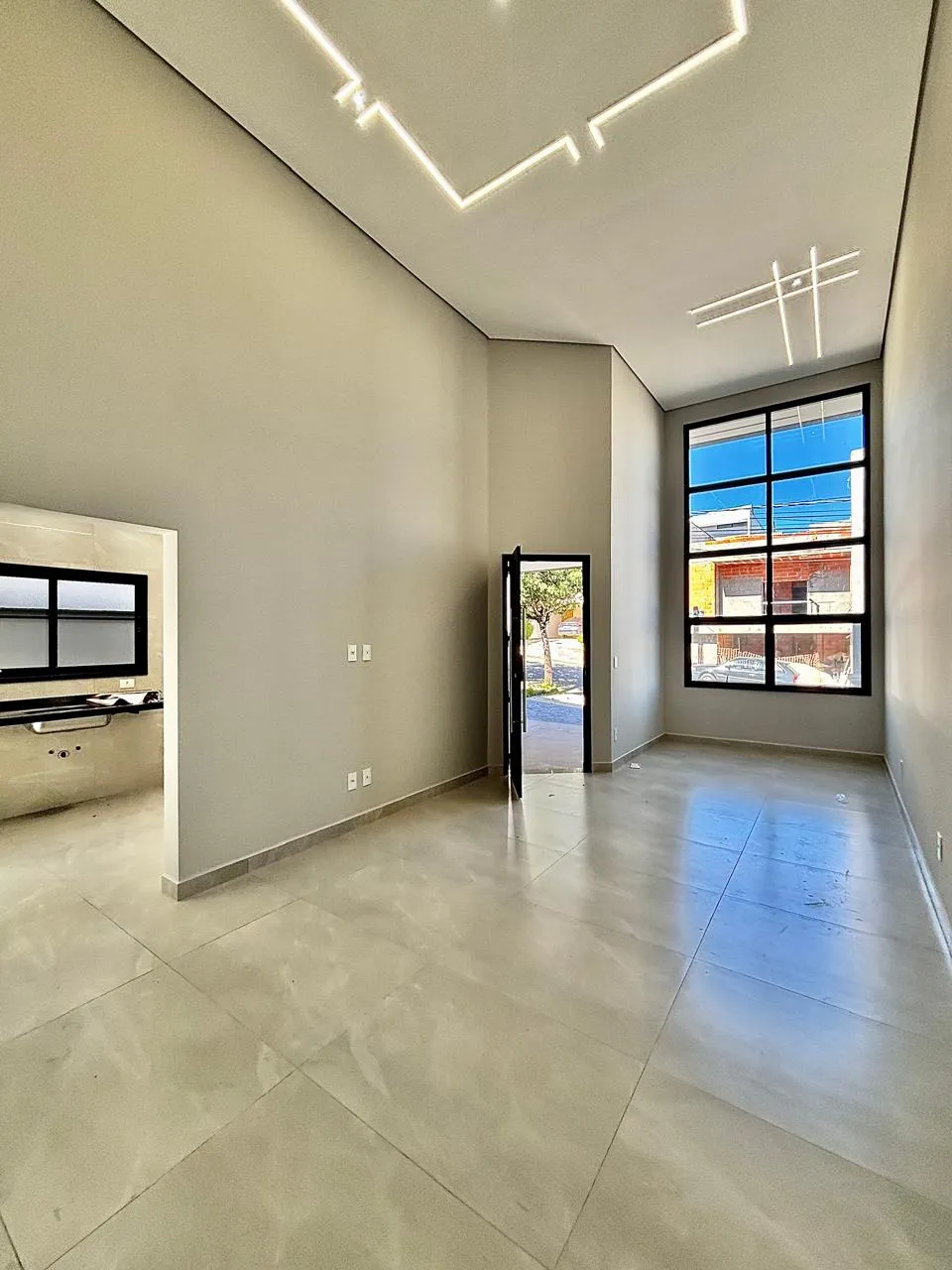 Casa Térrea à Venda com 3 dormitórios sendo 1 suíte e ampla área gourmet com piscina, 133m² em um terreno de 200m² no Condomínio Villagio Milano em Sorocaba/SP