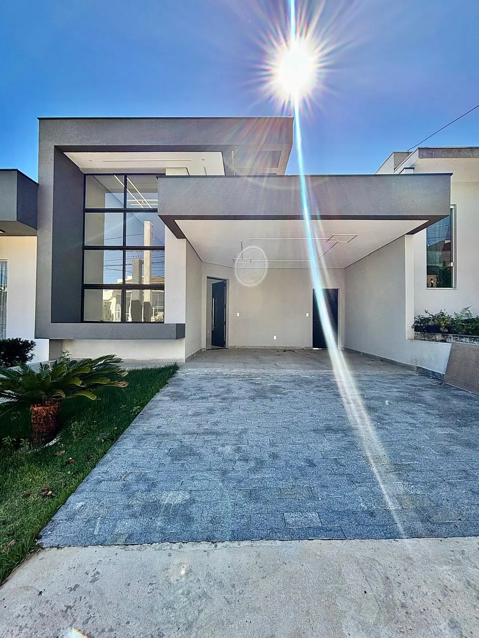 Casa Térrea à Venda com 3 dormitórios sendo 1 suíte e ampla área gourmet com piscina, 133m² em um terreno de 200m² no Condomínio Villagio Milano em Sorocaba/SP