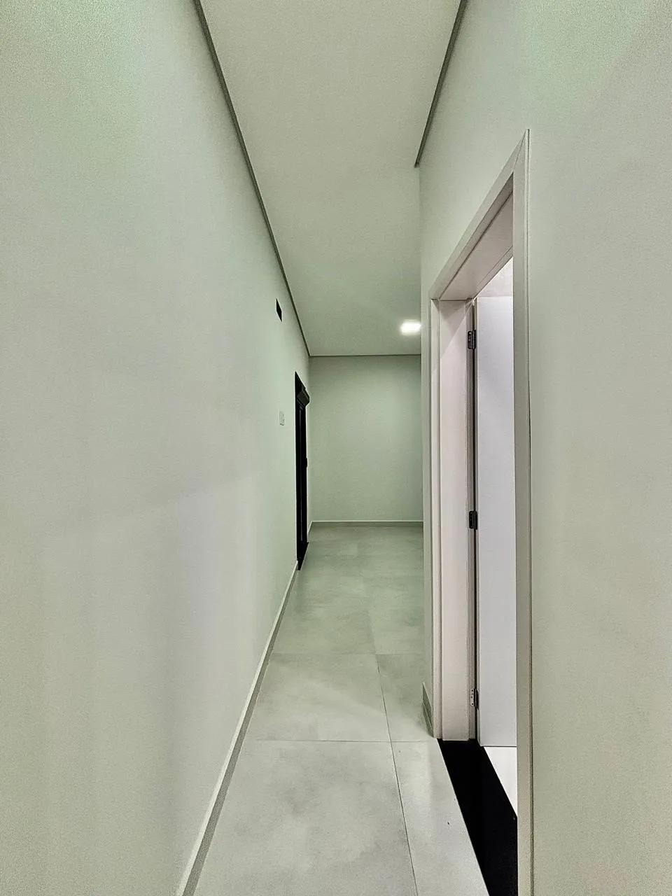Casa Térrea à Venda com 3 dormitórios sendo 1 suíte e ampla área gourmet com churrasqueira, 105m² em um terreno de 154m² no Condomínio Villagio Ipanema 1 em Sorocaba/SP