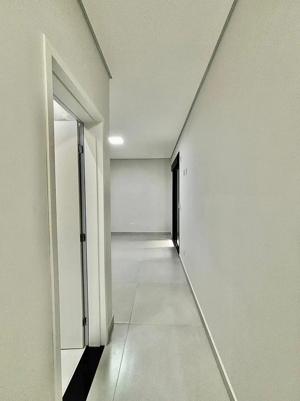 Casa Térrea à Venda com 3 dormitórios sendo 1 suíte e ampla área gourmet com churrasqueira, 105m² em um terreno de 154m² no Condomínio Villagio Ipanema 1 em Sorocaba/SP
