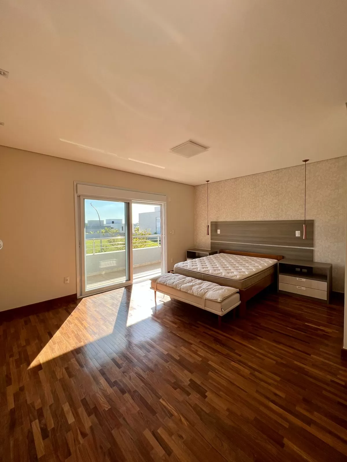 Sobrado à Venda ou Locação com 4 suítes, móveis planejados e piscina, 432m² em Votorantim/SP no Condomínio Alphaville Nova Esplanada