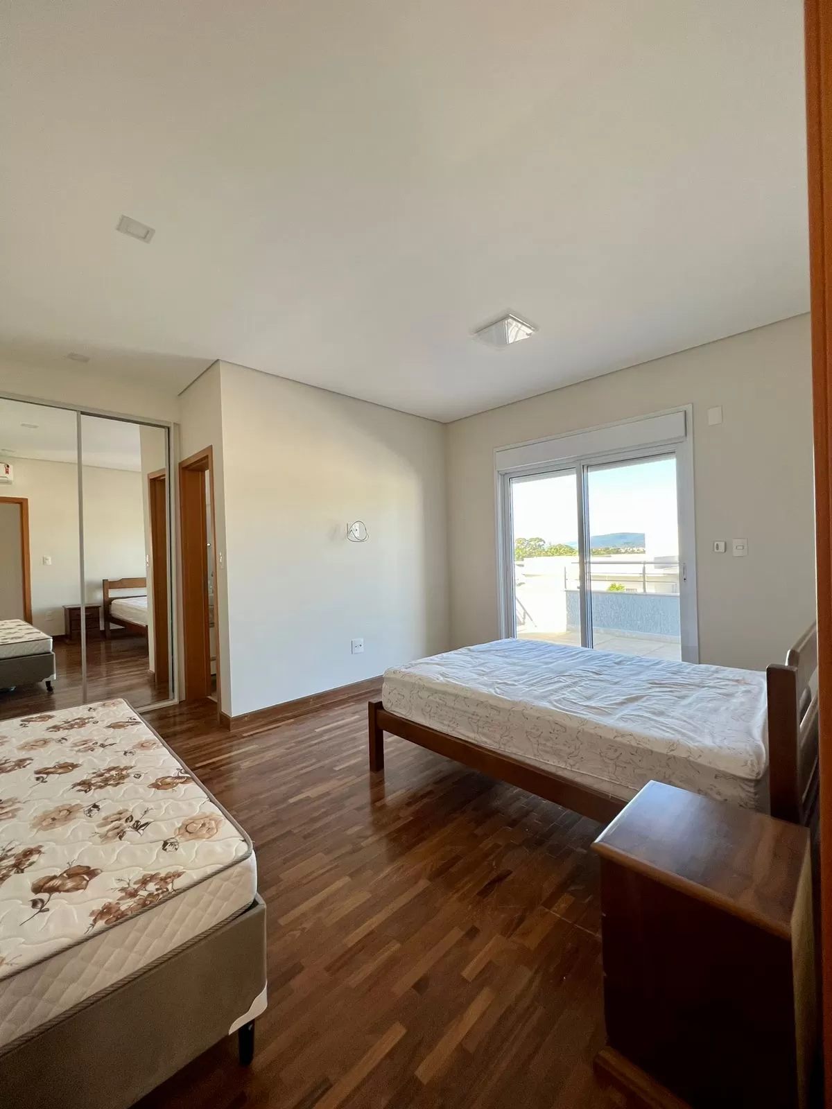 Sobrado à Venda ou Locação com 4 suítes, móveis planejados e piscina, 432m² em Votorantim/SP no Condomínio Alphaville Nova Esplanada