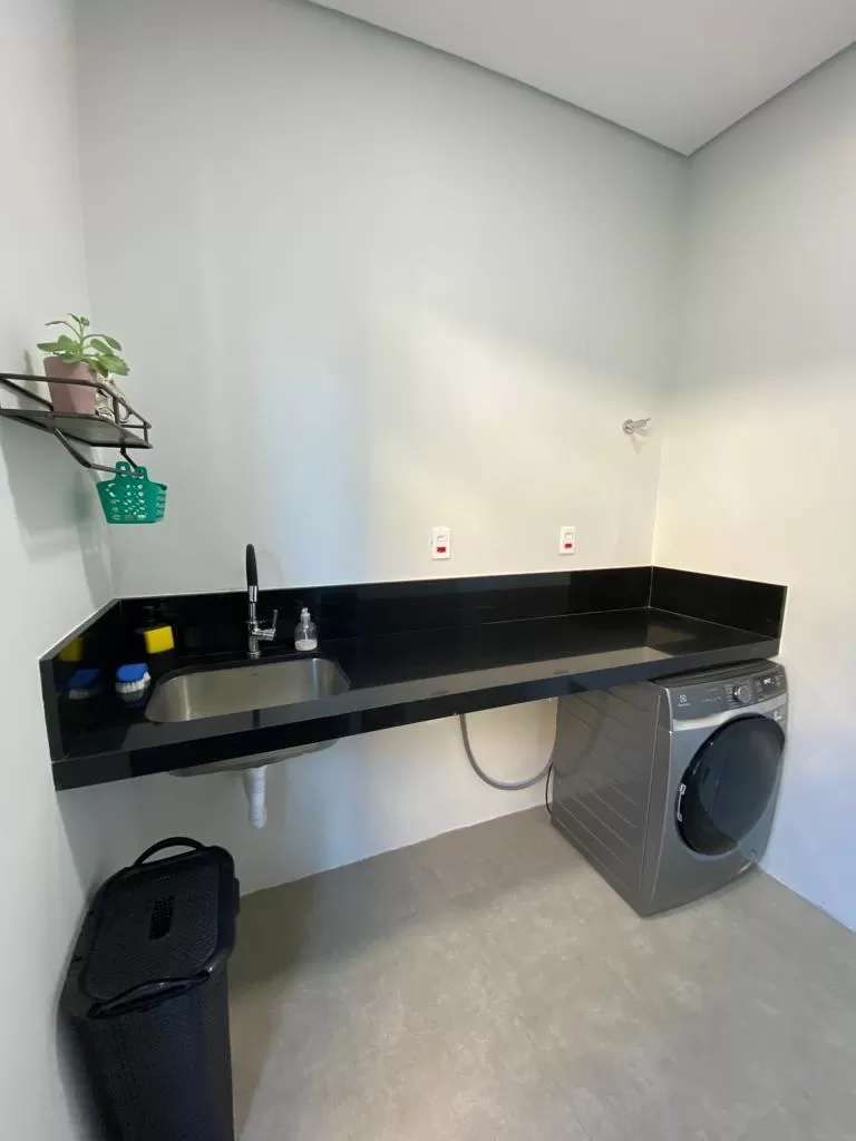 Sobrado à Venda com 4 quartos, 1 suíte e piscina, 304m² em Sorocaba/SP no Condomínio Vale do Lago
