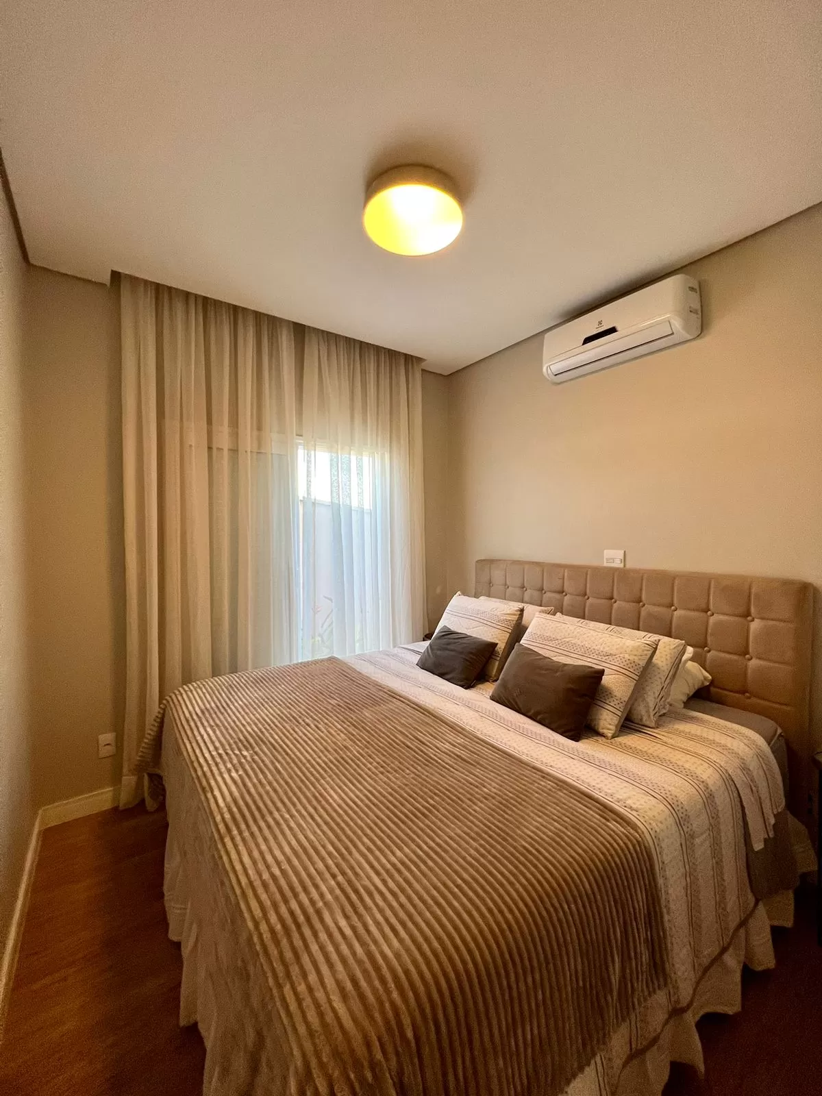 Casa à Venda com 3 suítes, adega, academia e piscina, 320m² em Votorantim/SP no Condomínio Alphaville Nova Esplanada