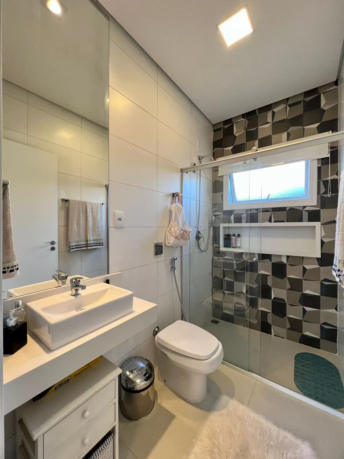 Casa à Venda com 3 suítes, adega, academia e piscina, 320m² em Votorantim/SP no Condomínio Alphaville Nova Esplanada
