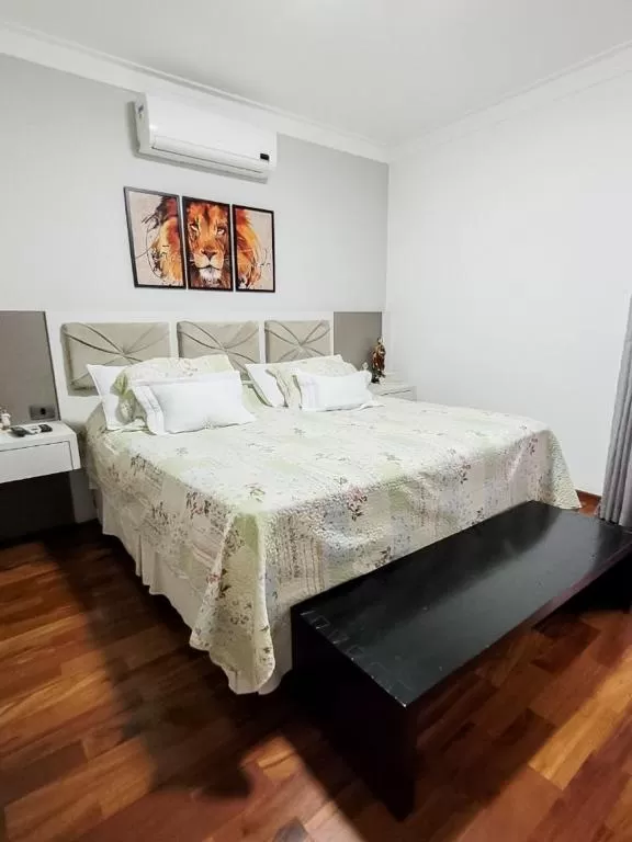 Sobrado à Venda Próximo à Prefeitura de Sorocaba no Alto da Boa Vista com 3 suítes e piscina, 278m² em Sorocaba/SP no Condomínio Colinas do Sol