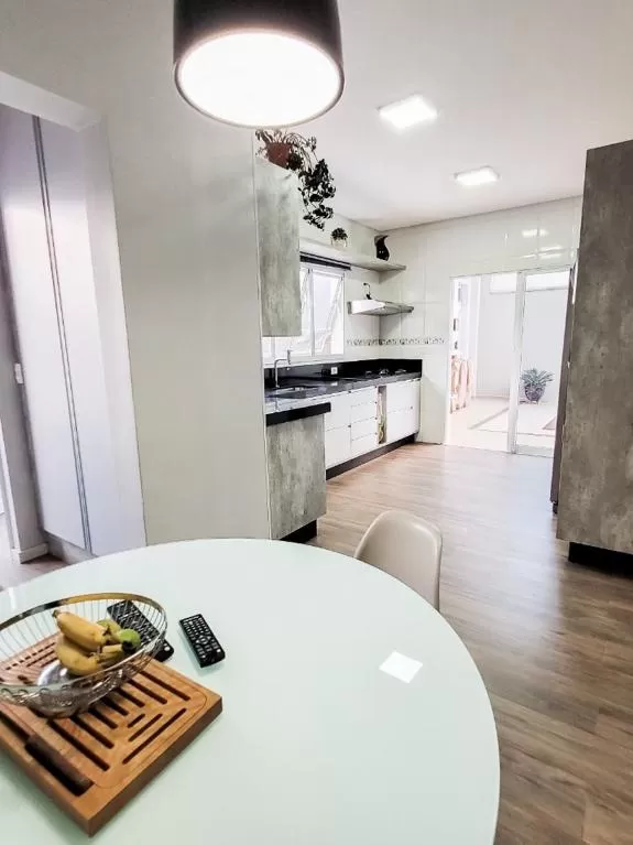 Sobrado à Venda Próximo à Prefeitura de Sorocaba no Alto da Boa Vista com 3 suítes e piscina, 278m² em Sorocaba/SP no Condomínio Colinas do Sol