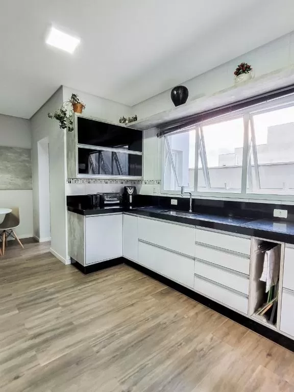 Sobrado à Venda Próximo à Prefeitura de Sorocaba no Alto da Boa Vista com 3 suítes e piscina, 278m² em Sorocaba/SP no Condomínio Colinas do Sol
