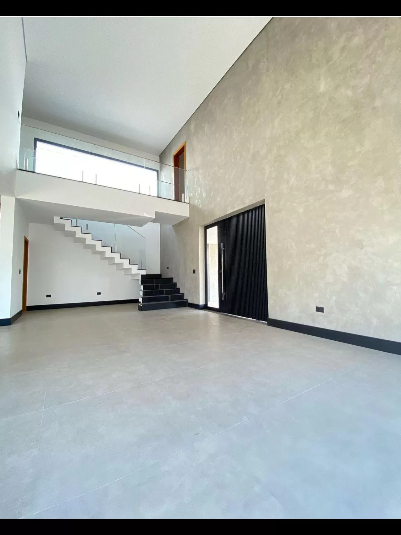 Sobrado à Venda com 4 suítes, home office e piscina, 380m² em Votorantim/SP no Condomínio Alphaville Nova Esplanada