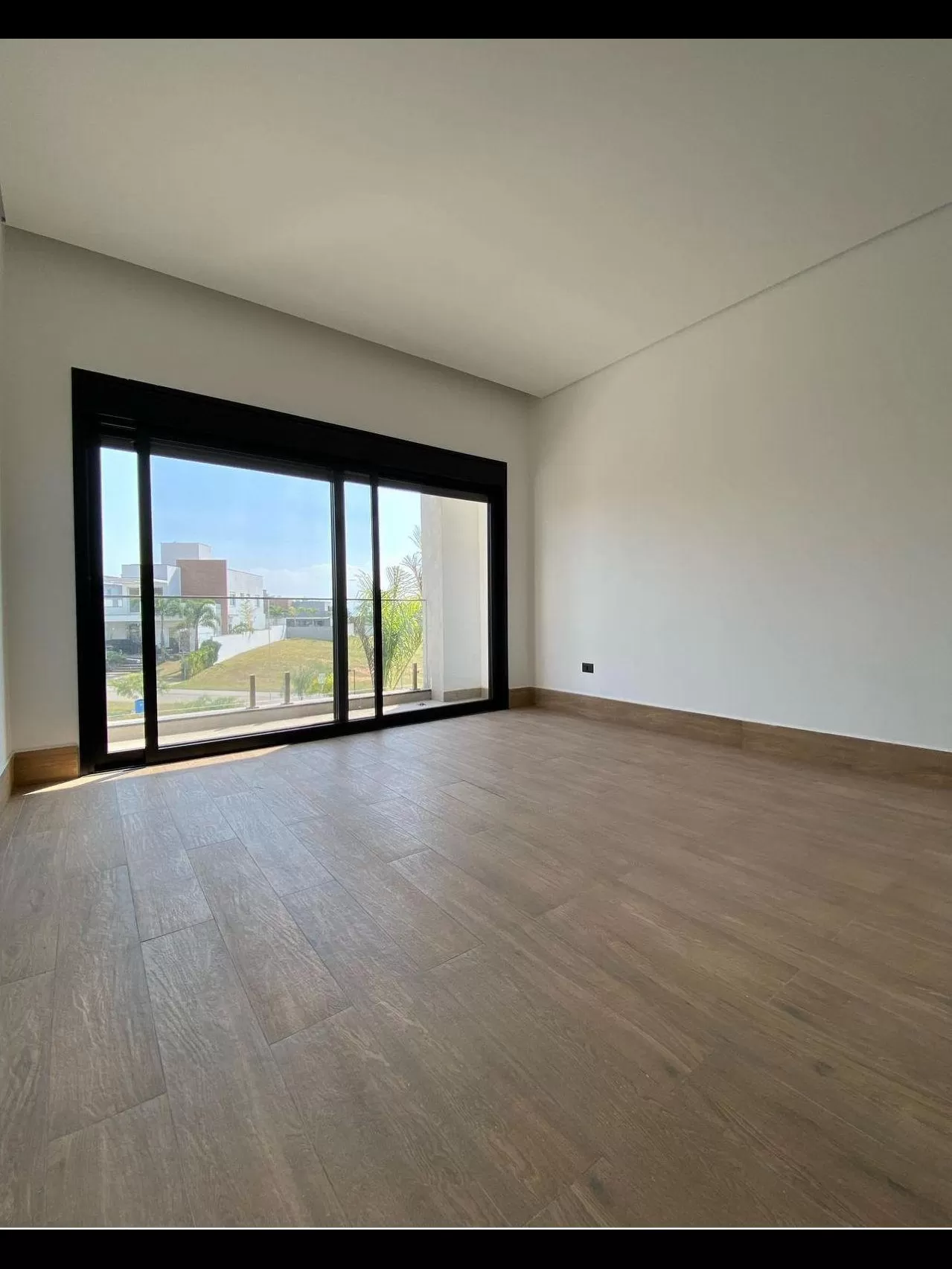 Sobrado à Venda com 4 suítes, home office e piscina, 380m² em Votorantim/SP no Condomínio Alphaville Nova Esplanada