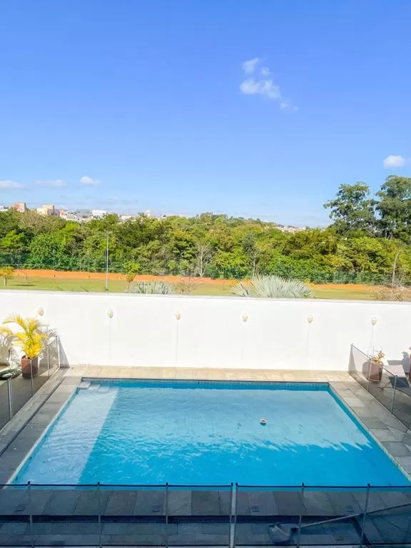 Mansão à Venda com 4 suítes, piscina, home theater e home-office, 748m² em Votorantim/SP no Condomínio Alphaville Nova Esplanada