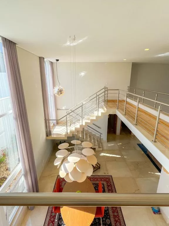 Mansão à Venda com 4 suítes, piscina, home theater e home-office, 748m² em Votorantim/SP no Condomínio Alphaville Nova Esplanada