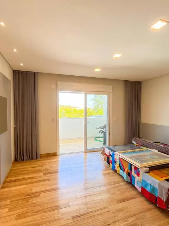 Mansão à Venda com 4 suítes, piscina, home theater e home-office, 748m² em Votorantim/SP no Condomínio Alphaville Nova Esplanada