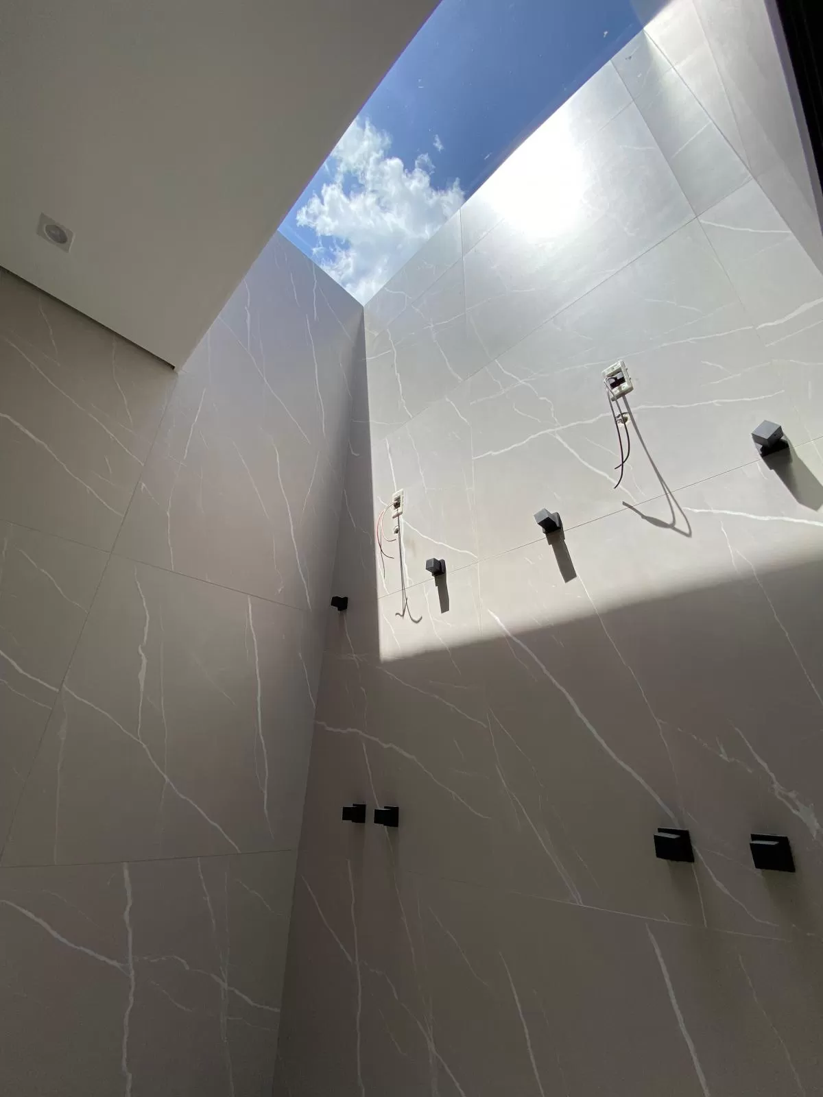 Casa Térrea à Venda com 3 suítes, escritório e piscina em Sorocaba/SP no Condomínio Le France