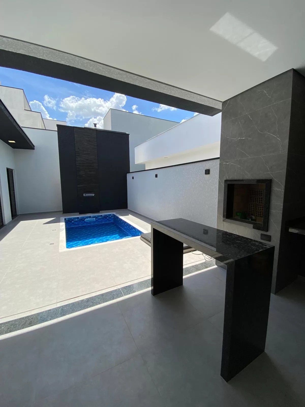 Casa Térrea à Venda com 3 suítes, escritório e piscina em Sorocaba/SP no Condomínio Le France