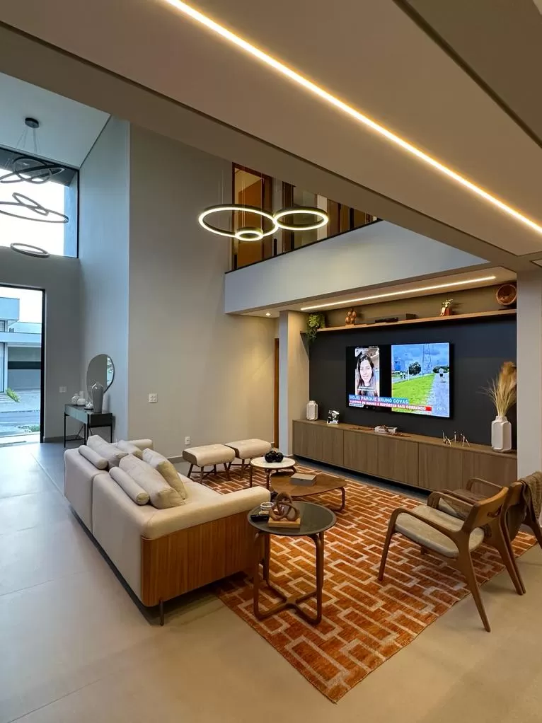 Sobrado à Venda na Modalidade de Porteira Fechada com 3 suítes e piscina, 425m² em Votorantim/SP no Condomínio Alphaville Nova Esplanada